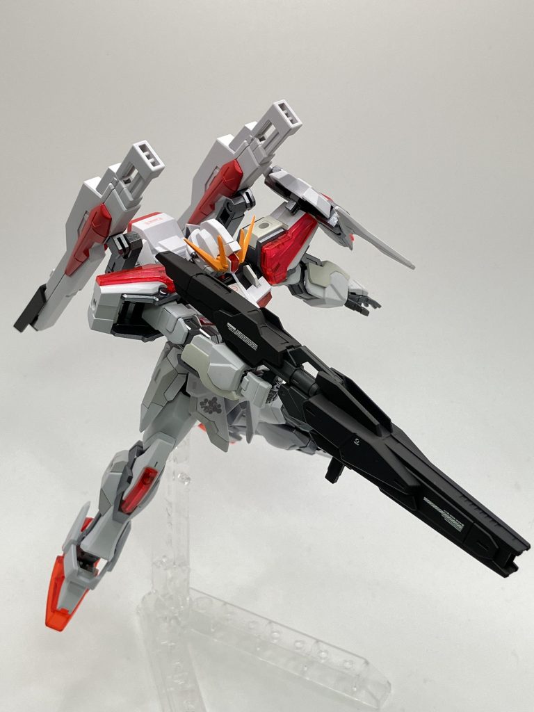 手持ちのライフルはヴィートルーウェポンから。SEED系キットは素立ちよりも、こういったポージングがサマになります