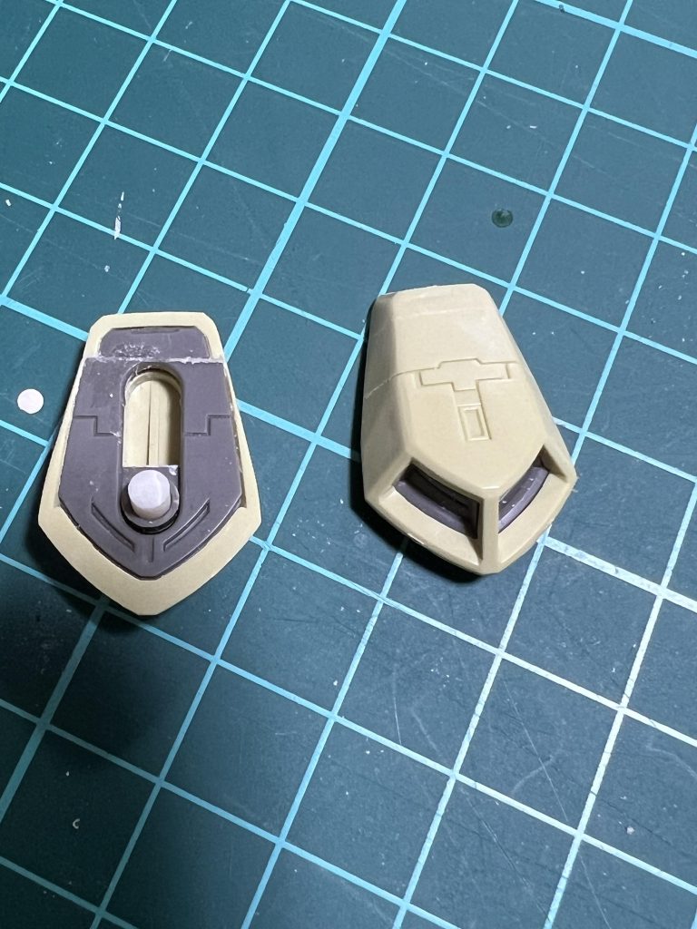 チュチュ専用デミのパーツ、長すぎたので縮めています。