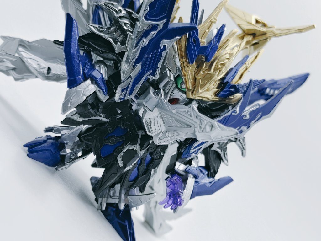 曹操ブルーウイングガンダムの戦闘能力自体はそれ程上がってはいない、『銀河』の様なパワーの殆どは共に戦う仲間を守る為に使われるからだ、つまりこの姿の曹操は『超防御形態』であり、この姿である限り共に戦う者達に死は絶対に訪れない