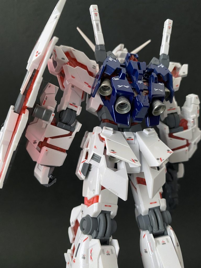 グレー部分はツヤ消し仕上げ。