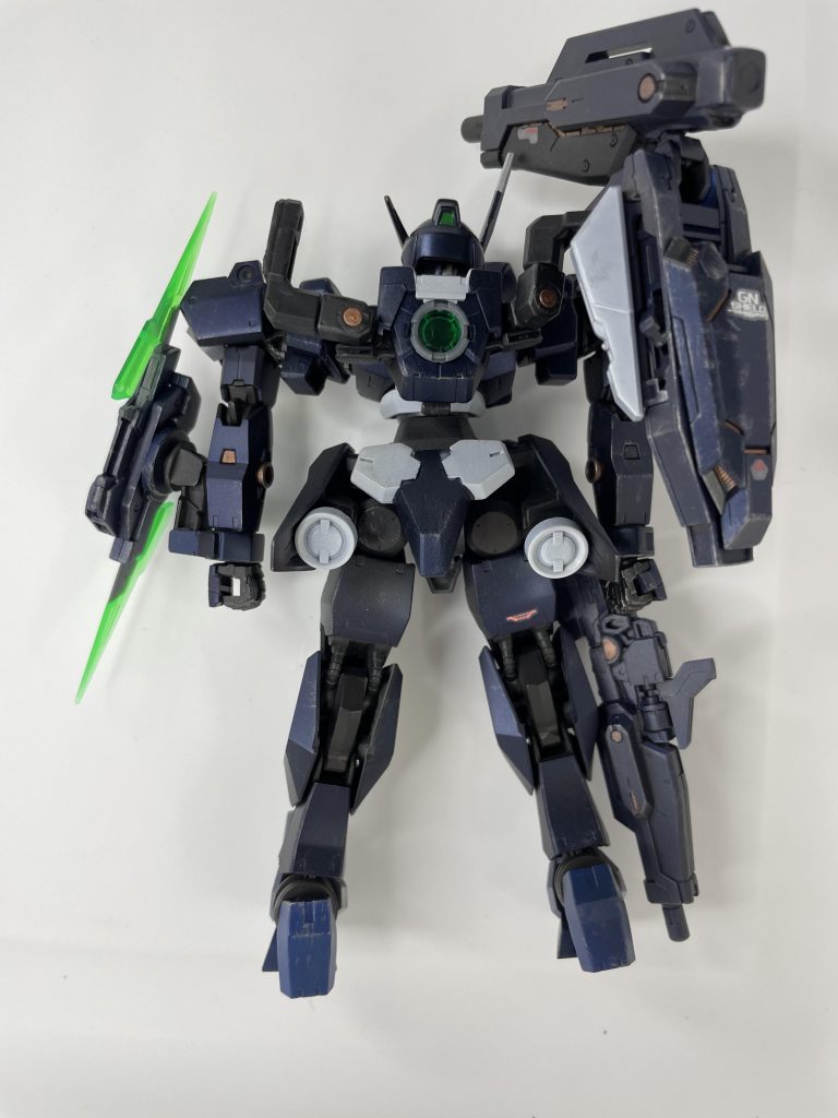 クアンタタイプのGNドライブを乗っけてます。スラスターもGN系に。