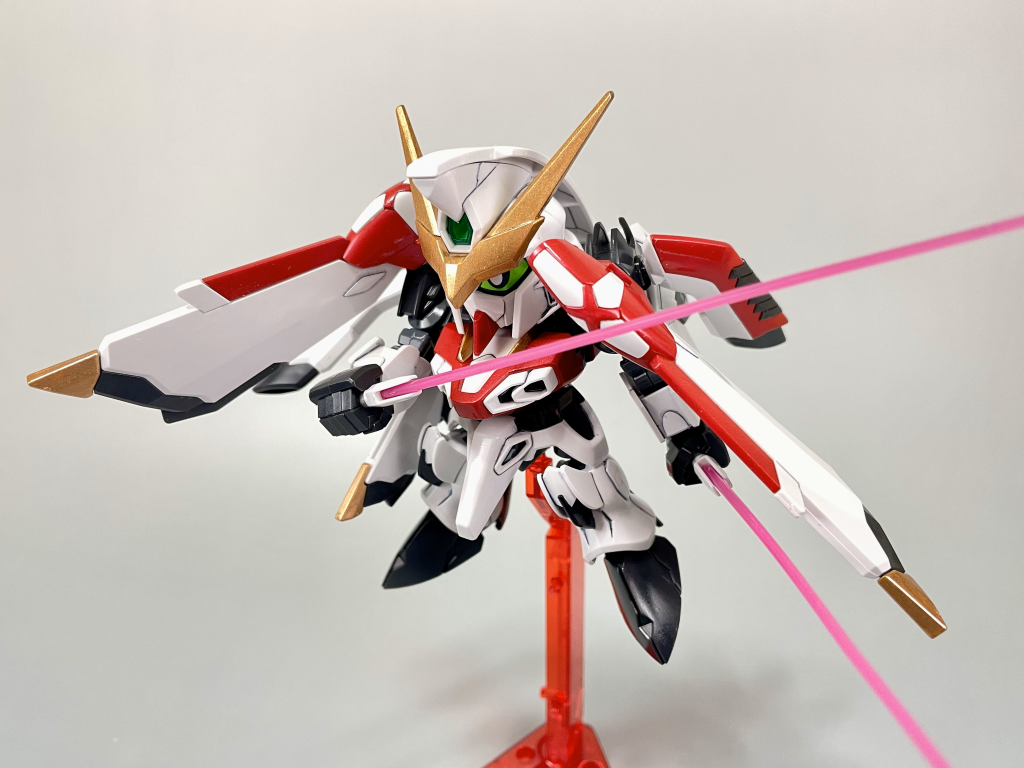 ビームサーベルも短いものと長いものがそれぞれ2本ずつ。CSフレームにすると長い方が映えるのかもしれない。