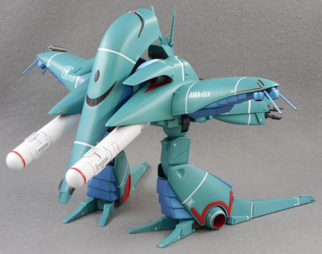 プロペラントタンクはキットのものではなくカッコイイディティールアップパーツを使用。