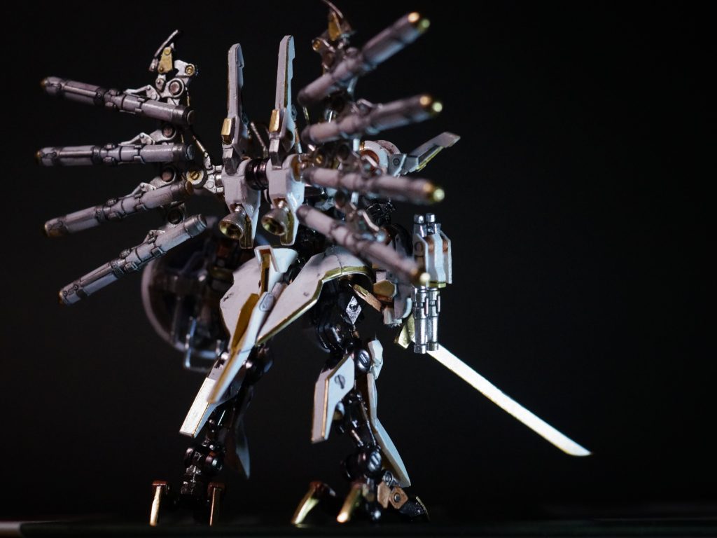 最終的にアクシズはどこにも組みすることはなかったが、もらったモビルスーツはしっかり活用することに。