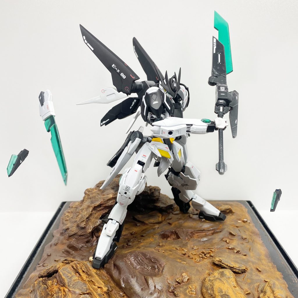 一応ソードビットのような装備があります。レクスのテイルブレードをベースにした物とクアンタのソードビットをネオジム等で脱着出来るようになっています。クリアパーツは自作しています。※本当に浮いて見えるように加工しています笑