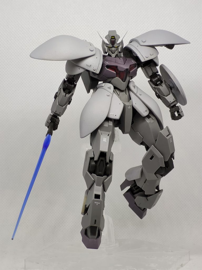 甲冑風な装甲なので、ビームサーベルの方が似合うかも。