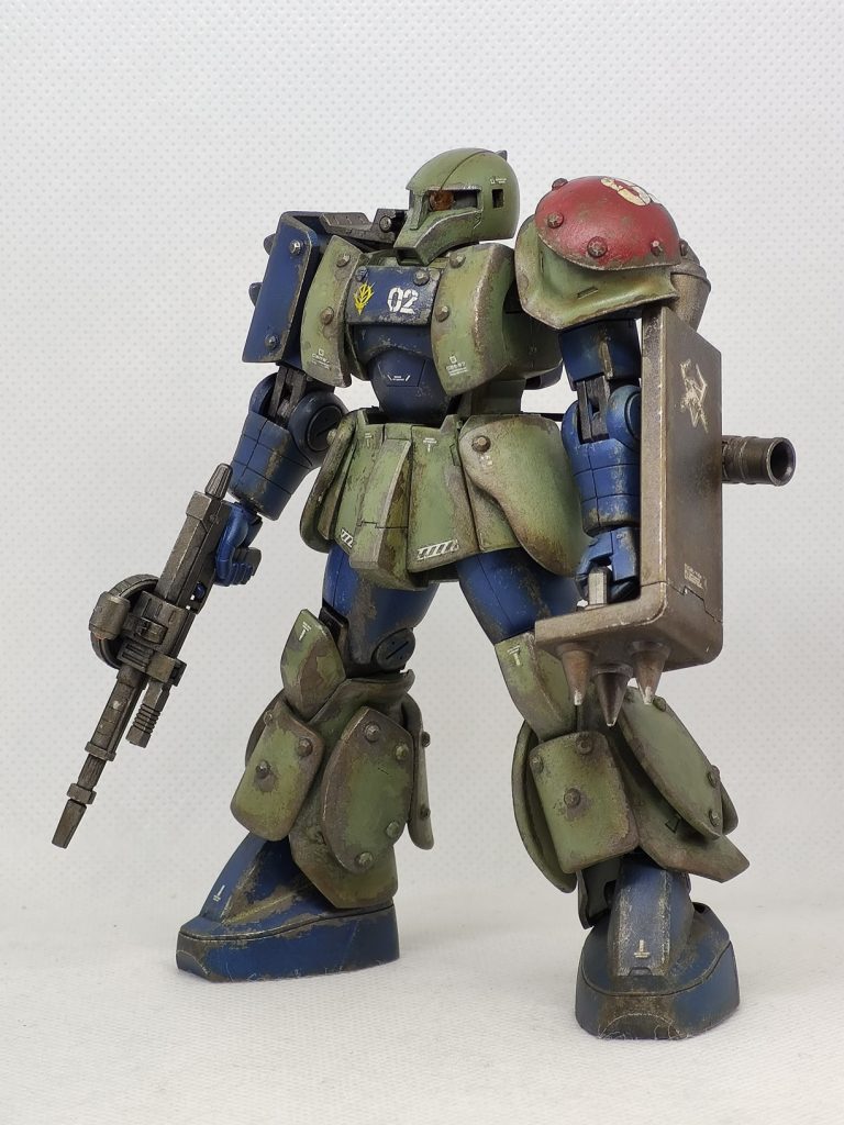 ザクⅠって割と装備は充実しているんですよね。手持ちのスパイク付きシールド、その内側にシュツルム・ファウストとか。