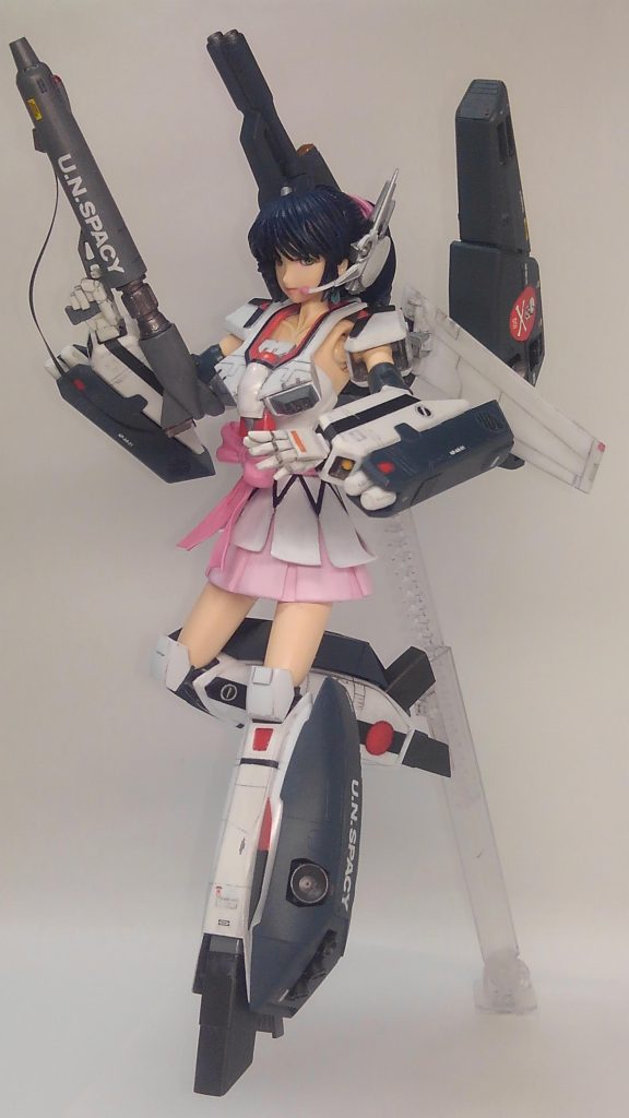 いつもはなるべく自立させたいと頑張りますが、全く無理wだったので台座を使用しています。