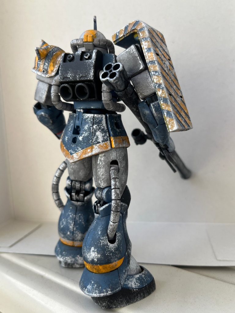 イエローラインの塗り分けの際 ヤスリがけしなかったので表面が凸凹になってしまった 塗り分けの際のヤスリがけは大切ですね まぁこんなもんでしょ