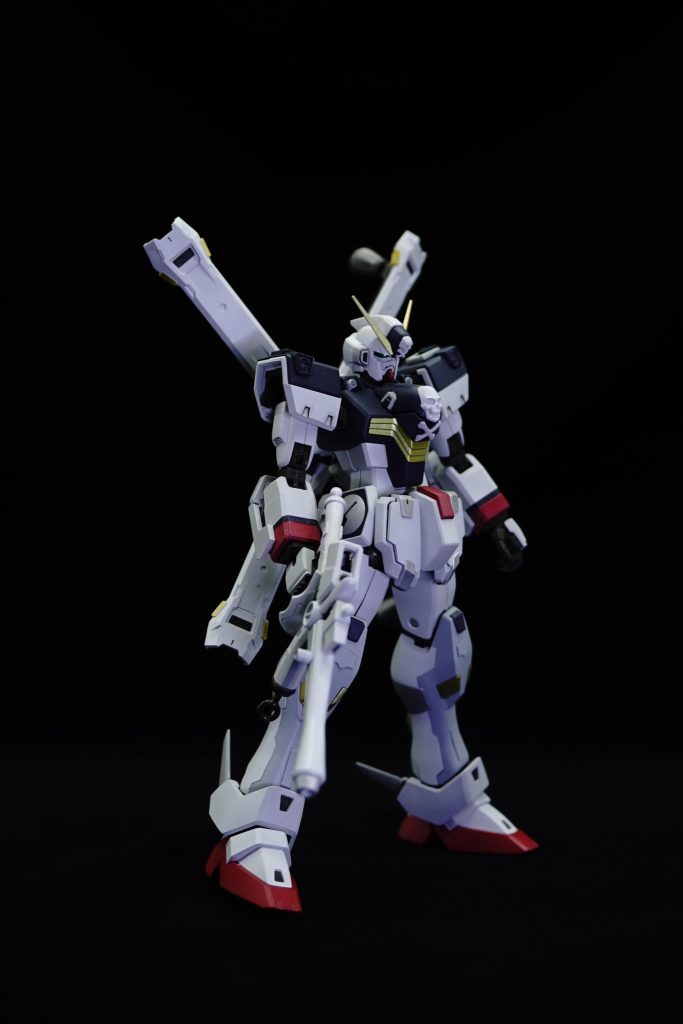 スタンダードな立ち姿 MSのサイズが縮小化されたF91の直系機体らしいコンパクトサイズ(F97だから当然か…)