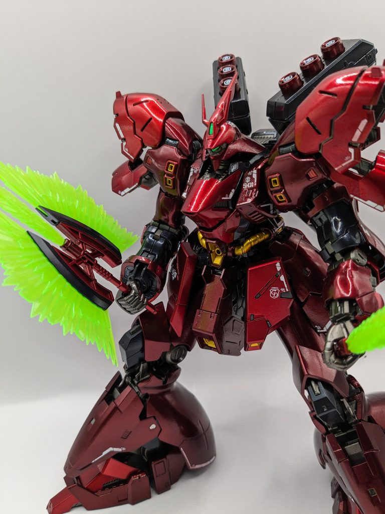 ビームトマホークを装備。もっとポーズ決めたかったけど、家にあるアクションベース合わなくって残念。いつかνガンダムとあわせてみたい。