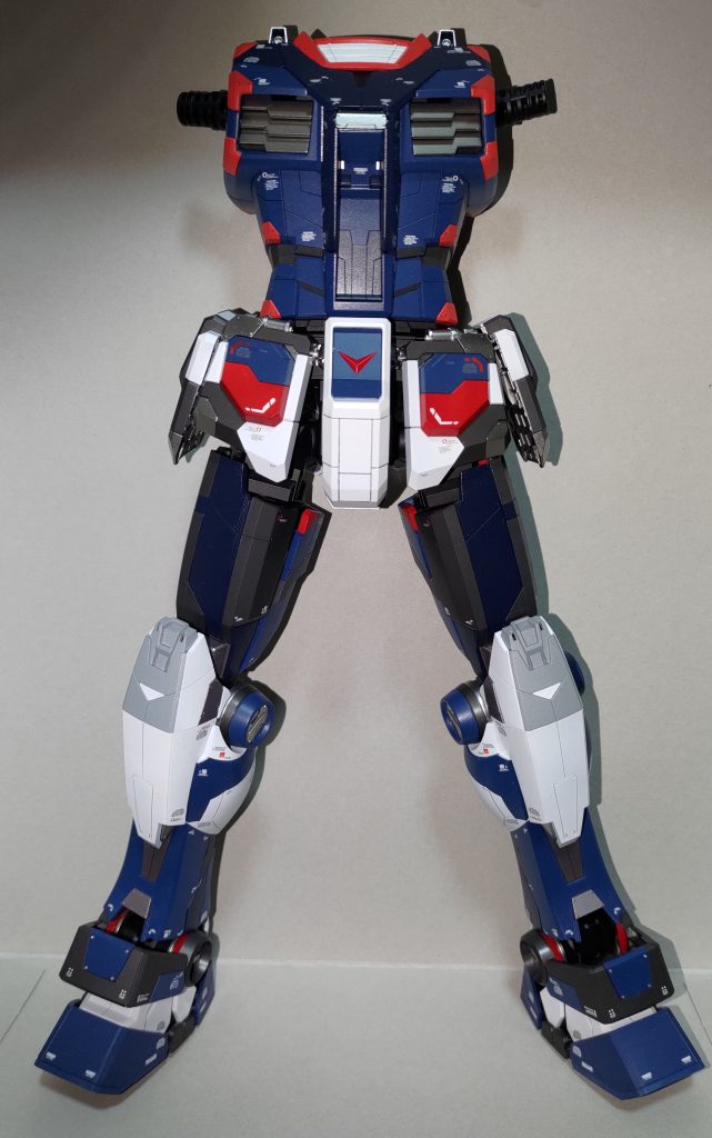 下半身から塗装してして徐々に組みたてていきました。