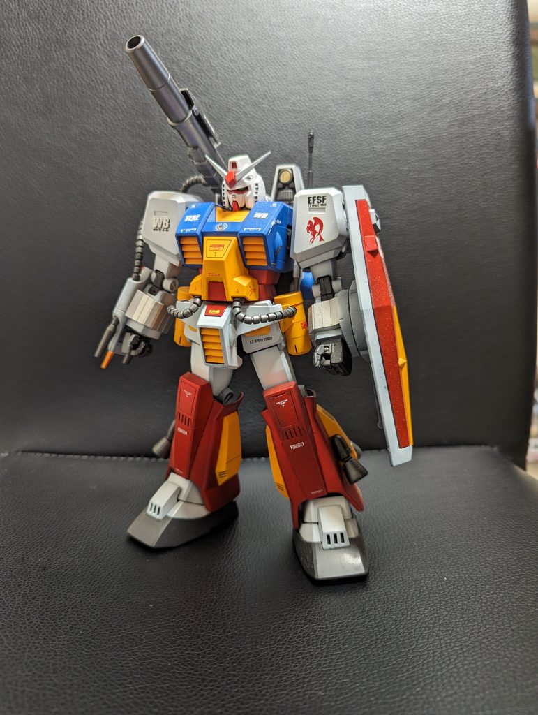 子供の頃、このガンダムをプラ板で切った貼ったで作らせようとしたコミックボンボンは、頭おかしいと今でも思います。