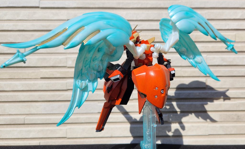 「何より余計な武装が無ぇ!ビットランスってぇの?後、バックパック直結のビームキャノン2門!戦い方変わんねぇから楽!姉貴は?」