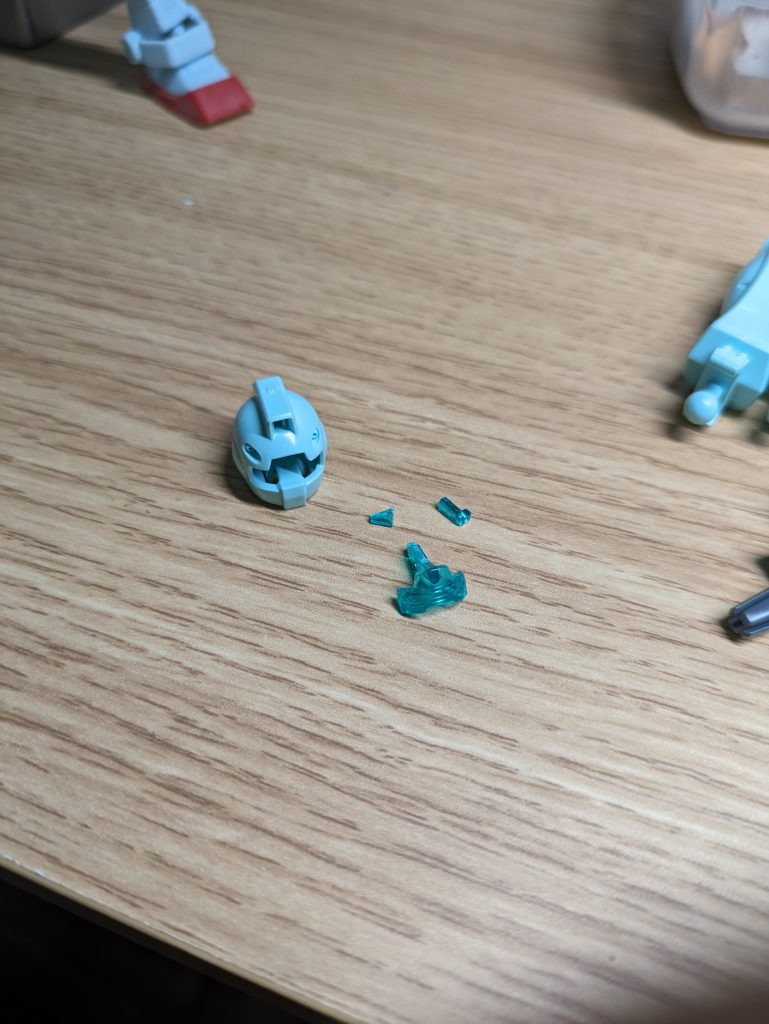 頭部後ハメ加工。