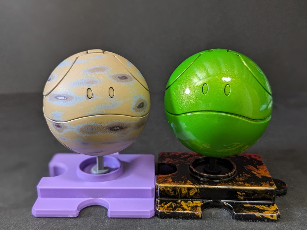 せっかくなので前回作成した木星ハロとツーショット。フラット仕上げでも光沢仕上げでもいい感じに仕上がりました。