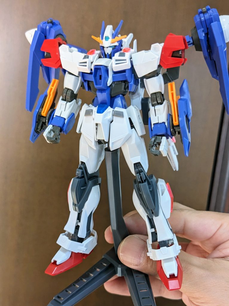 仮組み状態、肩にスタービルドの肩パーツをつけた時にはカニっぽいなーどうしようかなぁとかなり悩みました。