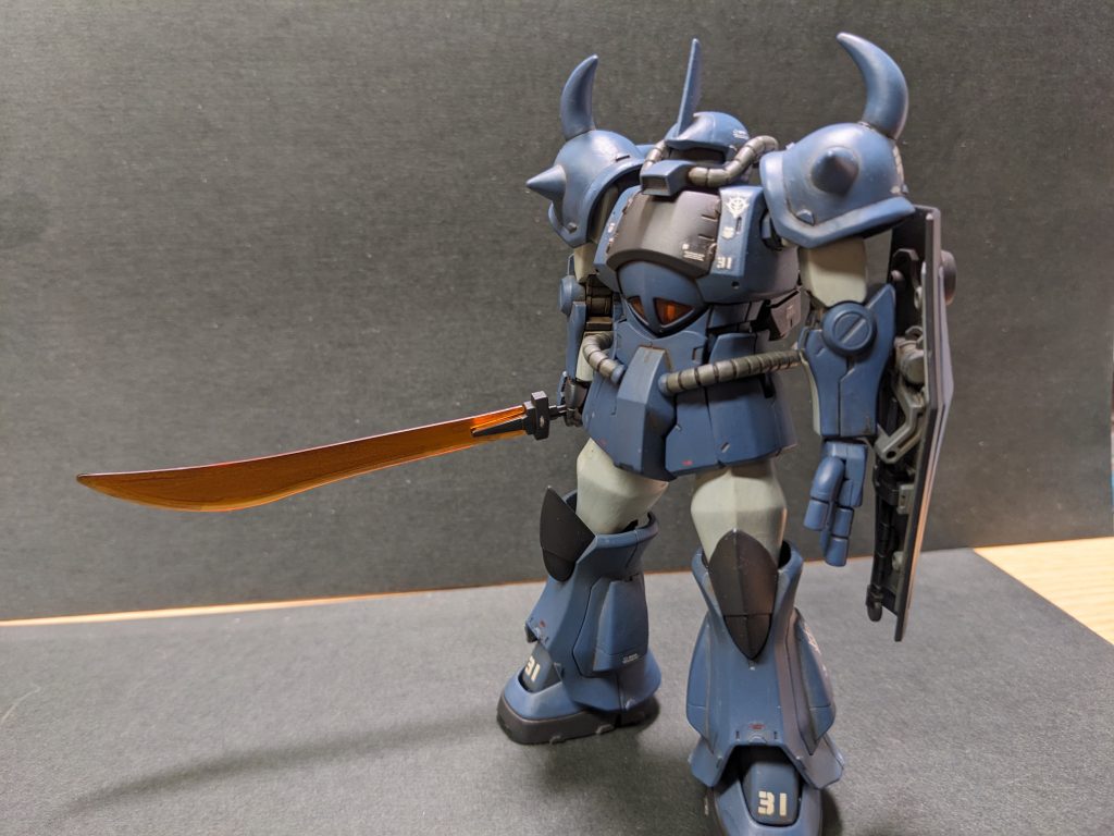 同じくwaveのディティールパンチで切り出したプラ板のギザギザ部分の先を切り取って全体的に貼り付けてみました。