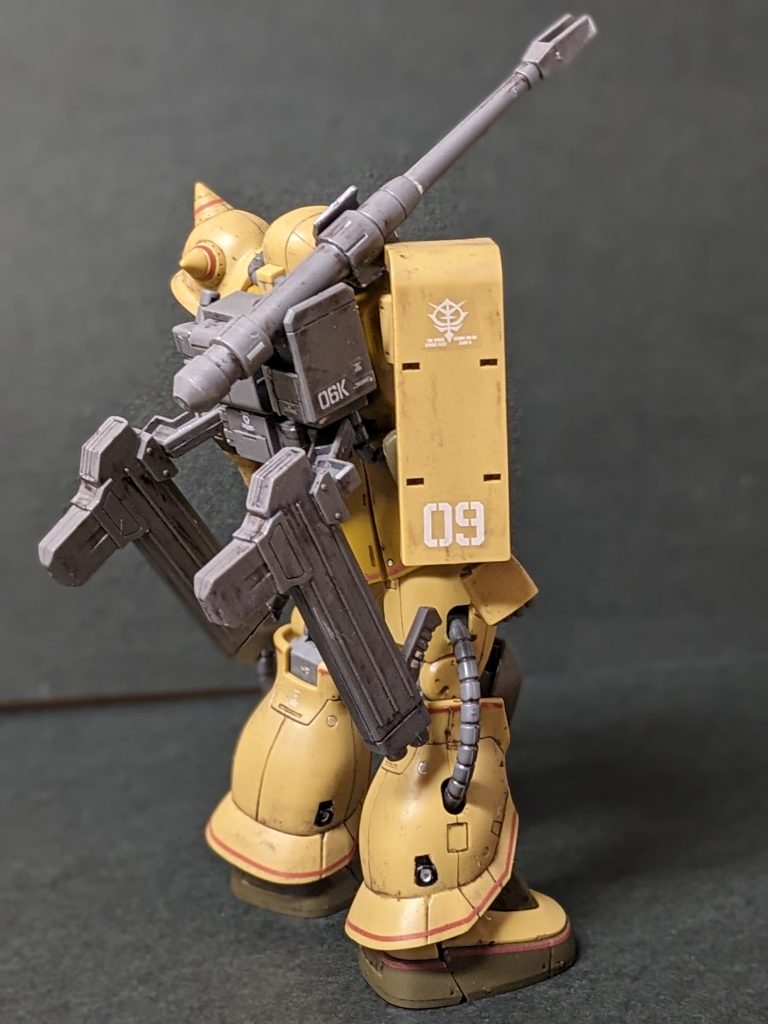 全くの素組みの状態に100均のマーカーで汚し入れをしただけです。