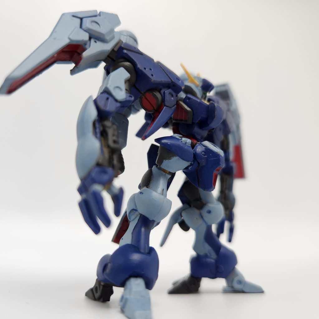 今回シタデルのシェードを思いきって塗りたくりましたが神でした。肩部分の青とバーニアの赤い部分が私のもってる色だと比較的明るめだったんですが、シェードのおかげでわりと自分のなかで納得のできる色になりました。あと塗り分け地味に辛かったっす。こういうとき何か見ながらってのは偉大ですね....