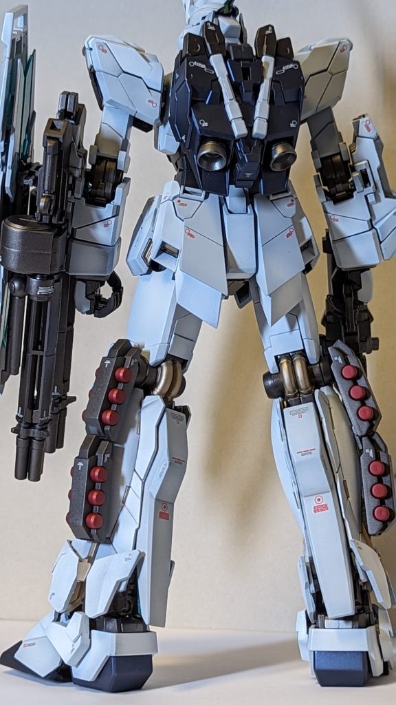 デカールは無かったので手持ちの余りで概ね指定通り貼付しました。完成に満足してデストロイドモードでの写真取り忘れました。