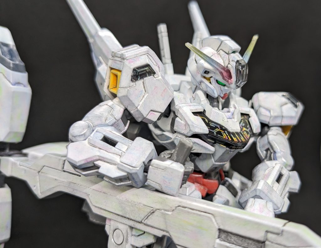 つや消しクリアをスプレーしたあと水性色鉛筆で色付け、拭き取りながら調整。タミヤのウェザリングマスターDセットの青を薄く塗って、陰影をつけた、つやありクリアをスプレーしたあと100均のパールパウダーをふんわりつけて写真ではわかりにくいがキラキラ感を出した、