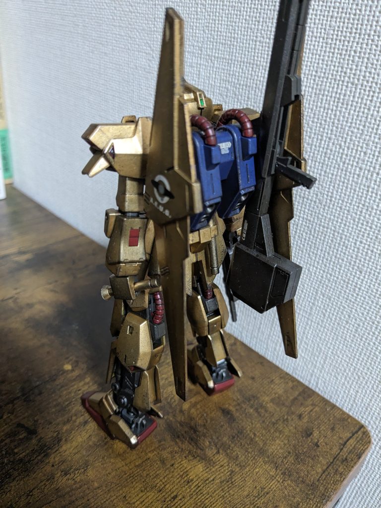 背面。脚部の側面が露出してるのエモい。あと百式はシールドがないのも好き。当たらなければどうということはない。