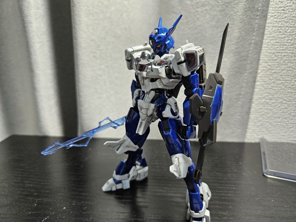 正面から。スタイルいいですねこいつ。