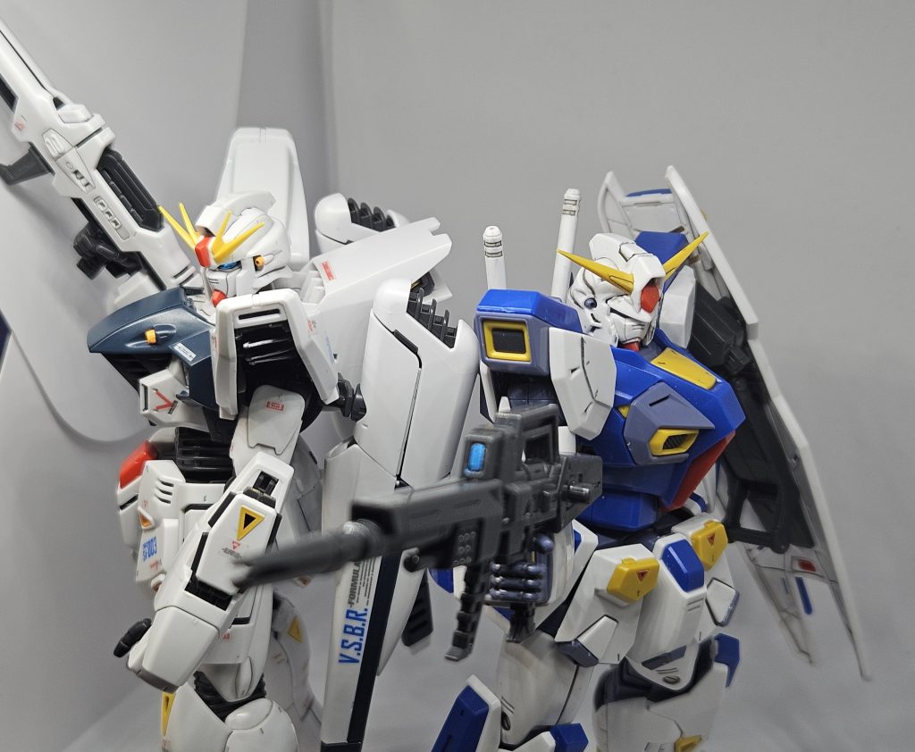 以前に手慰みで組んだF90と。実は同じパイロットがコクピットに座った事があるフォーミュラ兄弟。