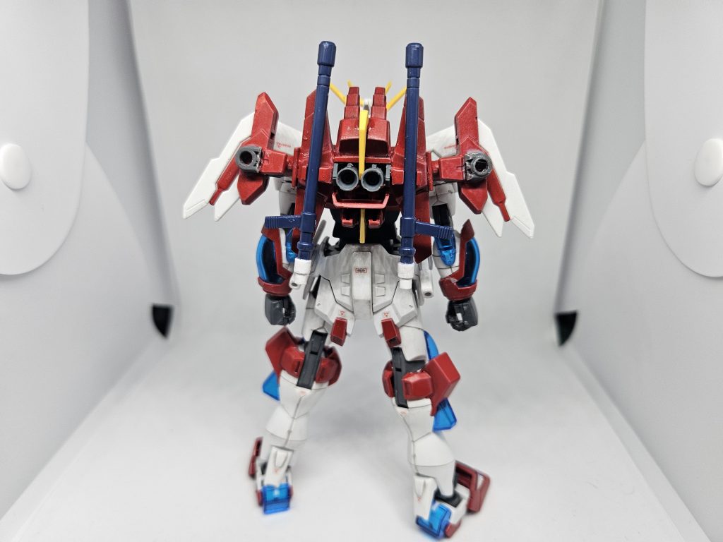 　背面から。　ブーストプロテクターは背中に回し、フレシキブルブースターとして再配置しました。