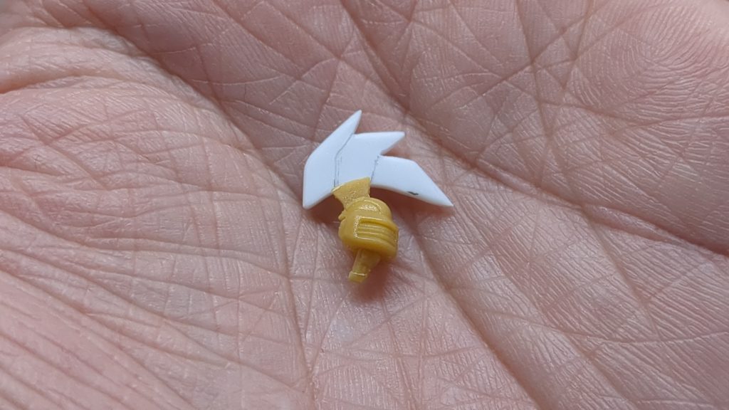 トサカがデカすぎた…