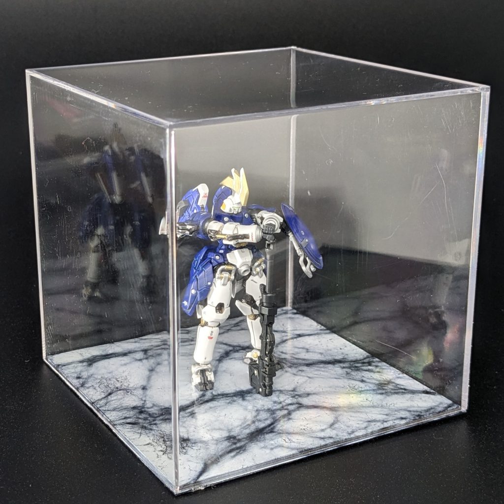 １００均のアクリルケースの蓋部分を大理石塗装して、研ぎ出しもしてツヤ感を出しました🌟