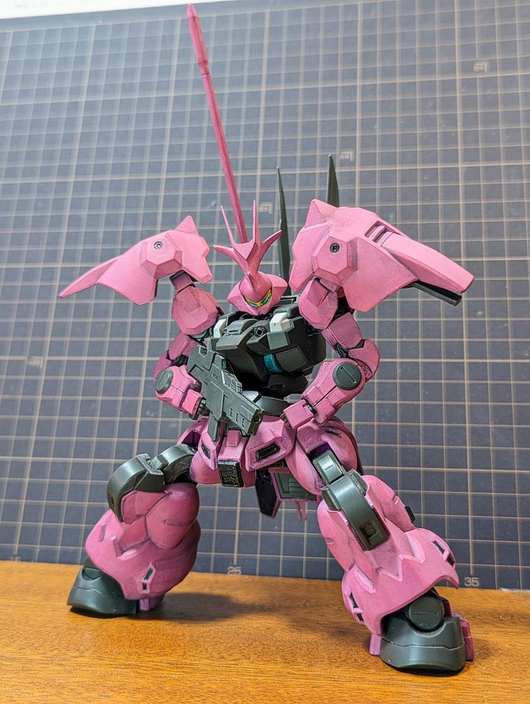 主武器のトライデントが担架できないことに気づいたのでジャンクパーツで背中につけられるようにしています。