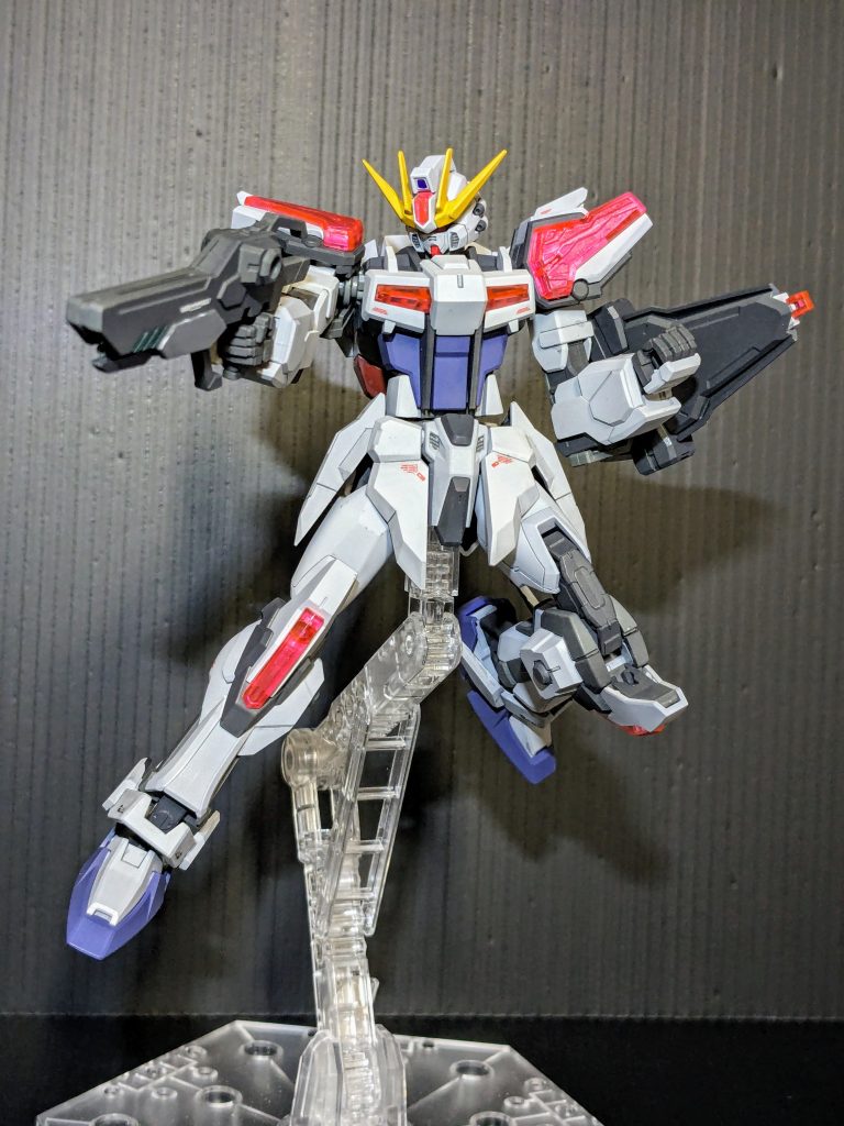 射撃体勢。ライフル銃口部は0.75mmで開口。