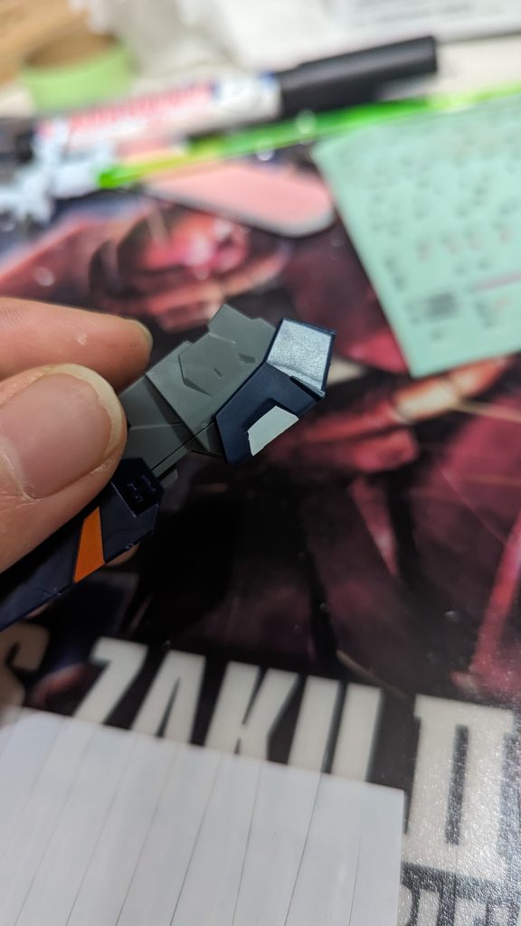 先に白いテープ貼ってからオレンジ塗ったほうがきれいでがんばた