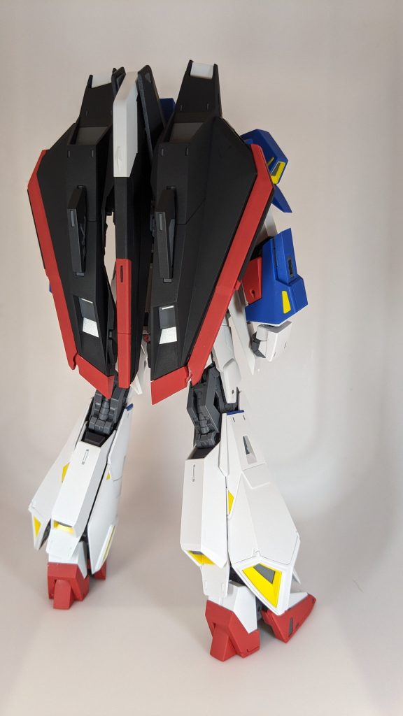 スミ入れする箇所もほとんどなく、シルバーのエクストラフィニッシュが良いアクセントになっています。フレーム部分をポイントメタリック塗装して、外装は汚して…という妄想もしましたが、今回は時間が無いのでパスです。 何故なら…次回コンテストに出す作品を作らねばなりません。とにかく時間がかかりそう💦そう、今回のコンテストはデカい作品に負けました😅…つまり、デカければ良いのですよ🤤果たして5ヶ月で完成させられるのか?間に合うのか?