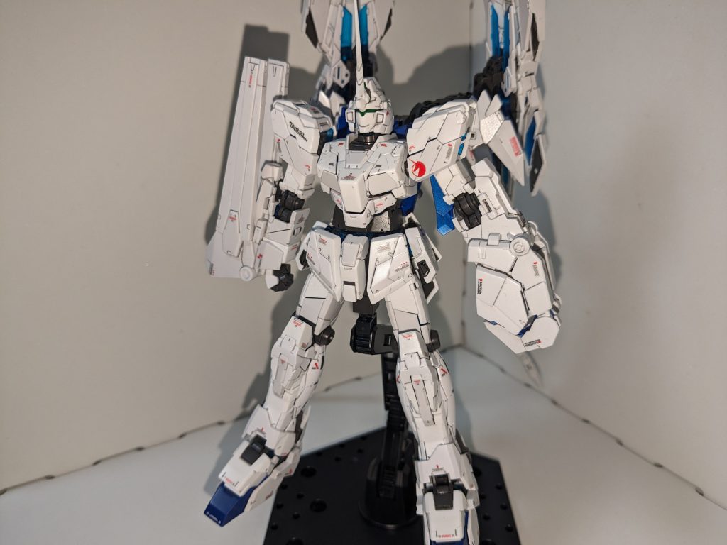 ユニコーンモードの写真ただアームドアーマーXCがDEの保持アームに干渉するのが難点