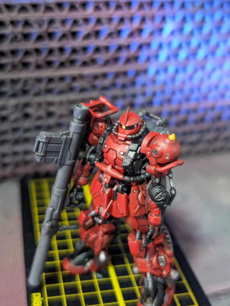 モノアイは白→蛍光ピンクでブラックライト発色