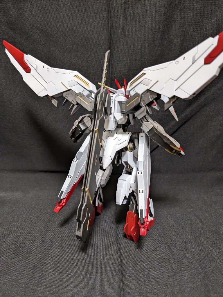 主人公機の端白星よりこっちの方がイケメンですね。