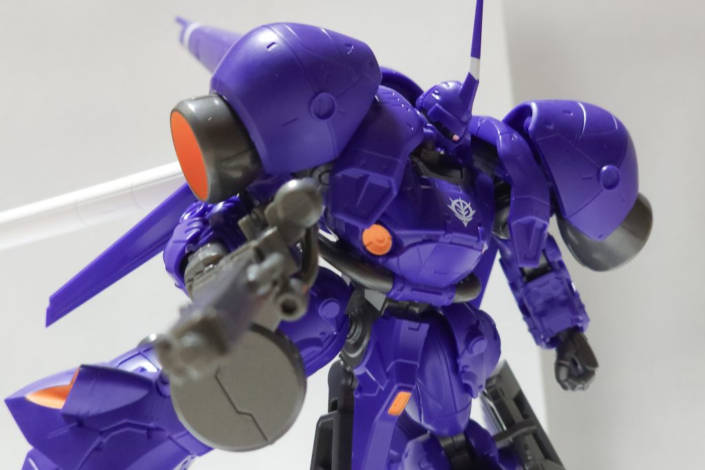 他にもケンプファーと同じバズーカ, ショットガン, シュツルムファウストも付属します。また, オリジナルギミックのカスタムビームライフルというものも付属します。ビームマシンガンのバレルを延長する仕様です。