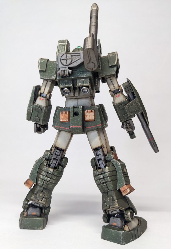 カメラアイ、センサーっぽいところはガンダムマーカーのメタリック系で塗装してます。最初から水転写デカールが入ってるのが嬉しい😆