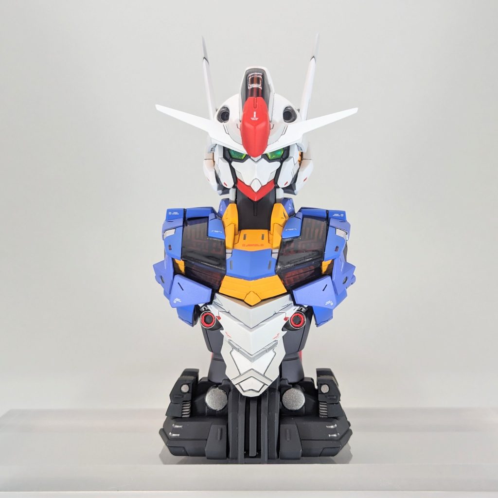 まずはくるりと4面主な改修点は1.ルミナスユニットでの発光では綺麗にシェルユニットが発光しない為、ルミナスユニットでの発光をオミットし、蛍光塗料でUVライト照射での発光に変更。2.上記に伴い背面ルミナスユニットを入れる穴を埋めてディテールアップ。3.首が埋まっているように見えたので首の延長。