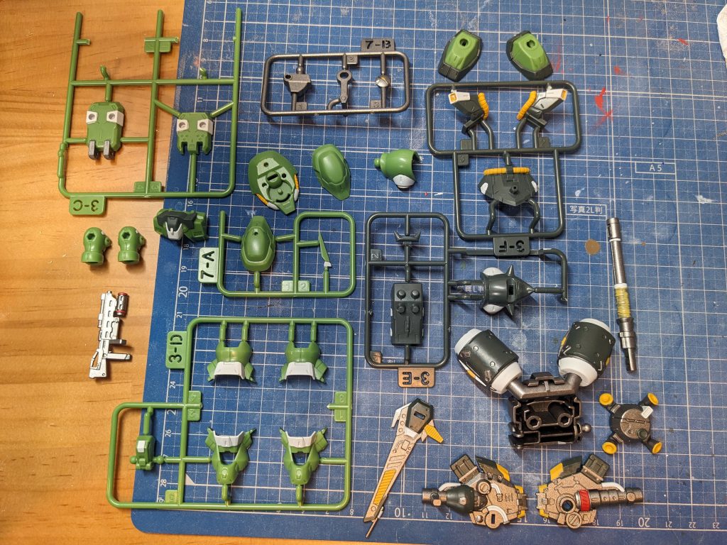 筆塗りでの塗り分けがほぼ終わった状態です。2日くらいでサクッと作るつもりが結局1週間くらい塗ってたという🙀