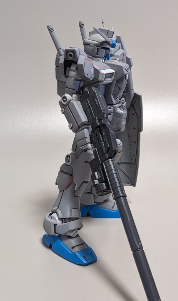 ガンダムFSDのテトロンシール余白を使ったオレンジラインがオキニです。関節を現用戦闘機っぽく白にしますた。ロングライフルがパチ組ですみません…。