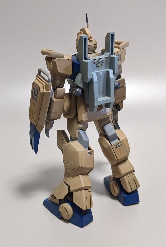 太ももの継目は消してないのにスネとフクラハギは消してるという不思議…。