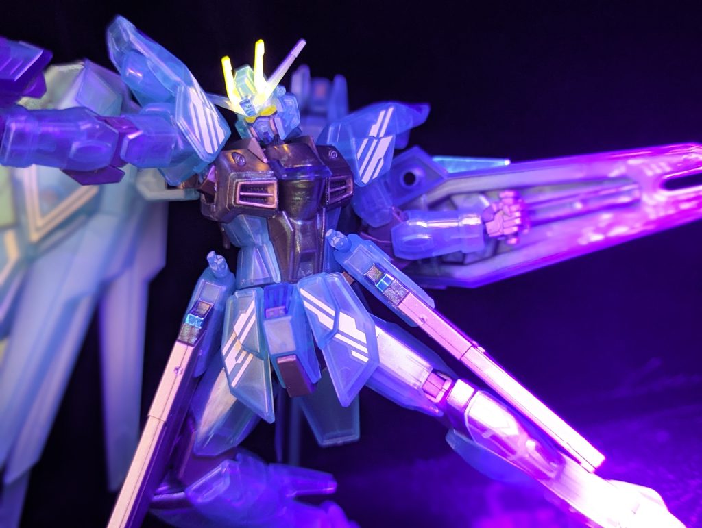 角度によって色が変わる！