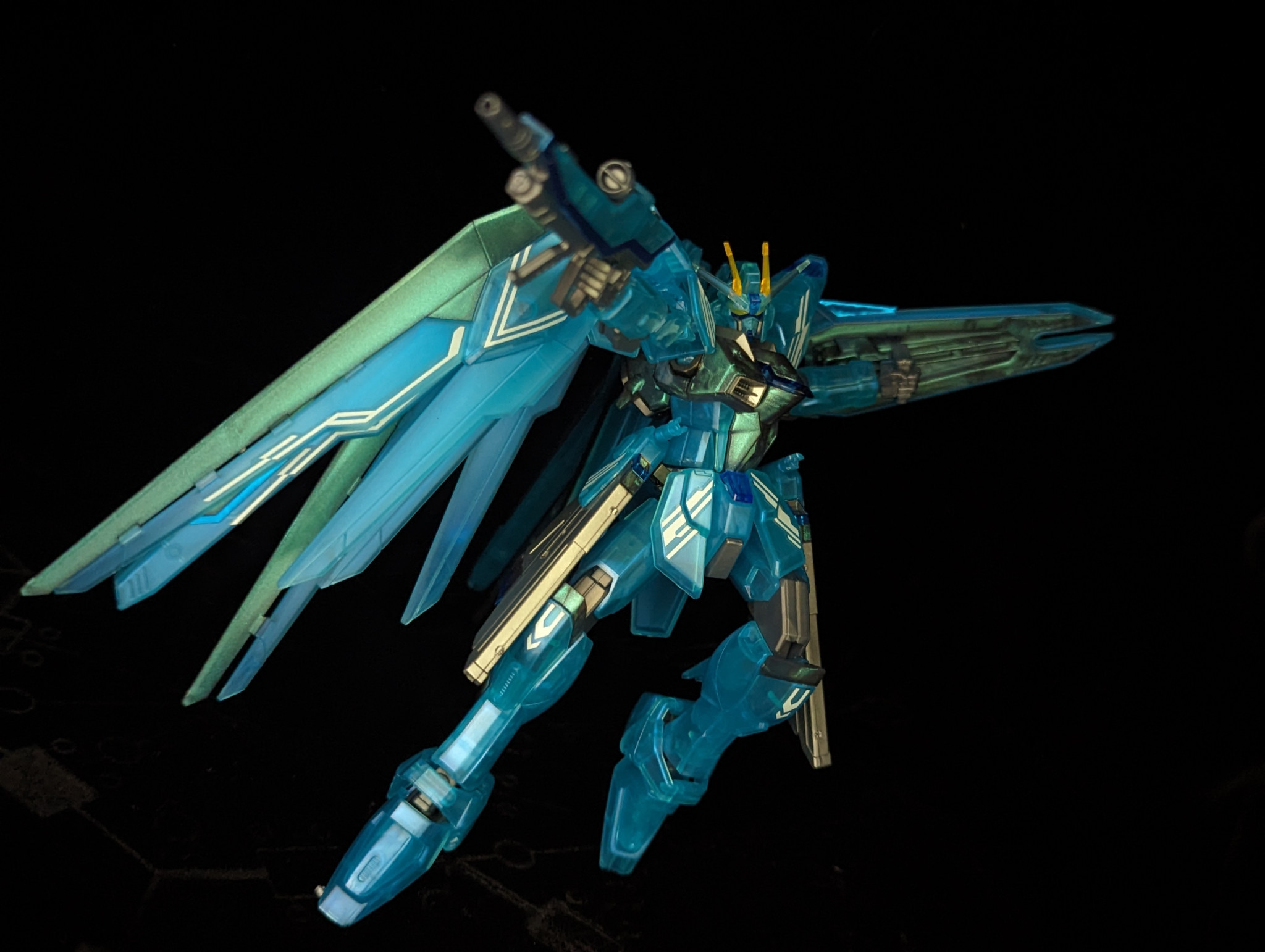 値引きする FREEDOM HG フリーダムガンダム [ポラライズドクリア 