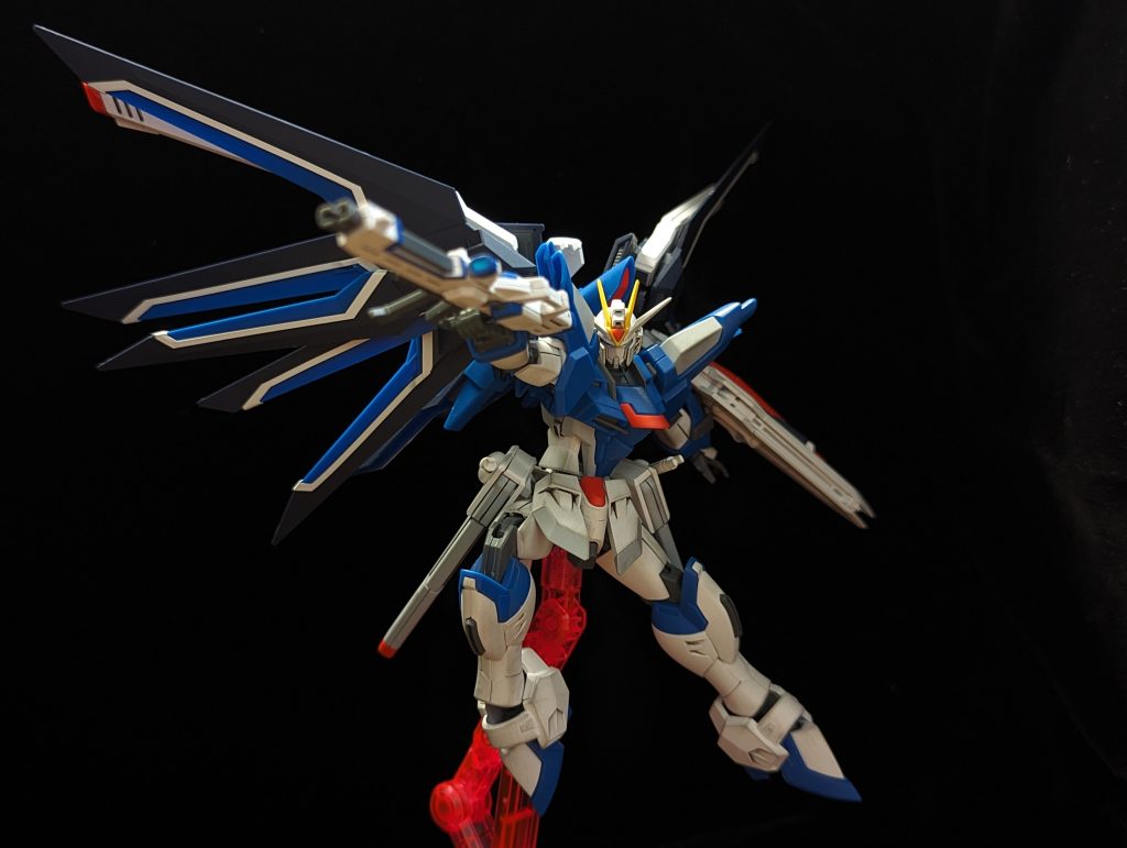 バンバンポーズが決まります。可動がすごい