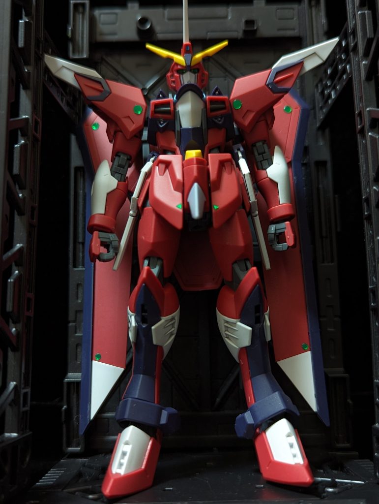 素立ち。ポイントポイントにメタリックシール貼ってます