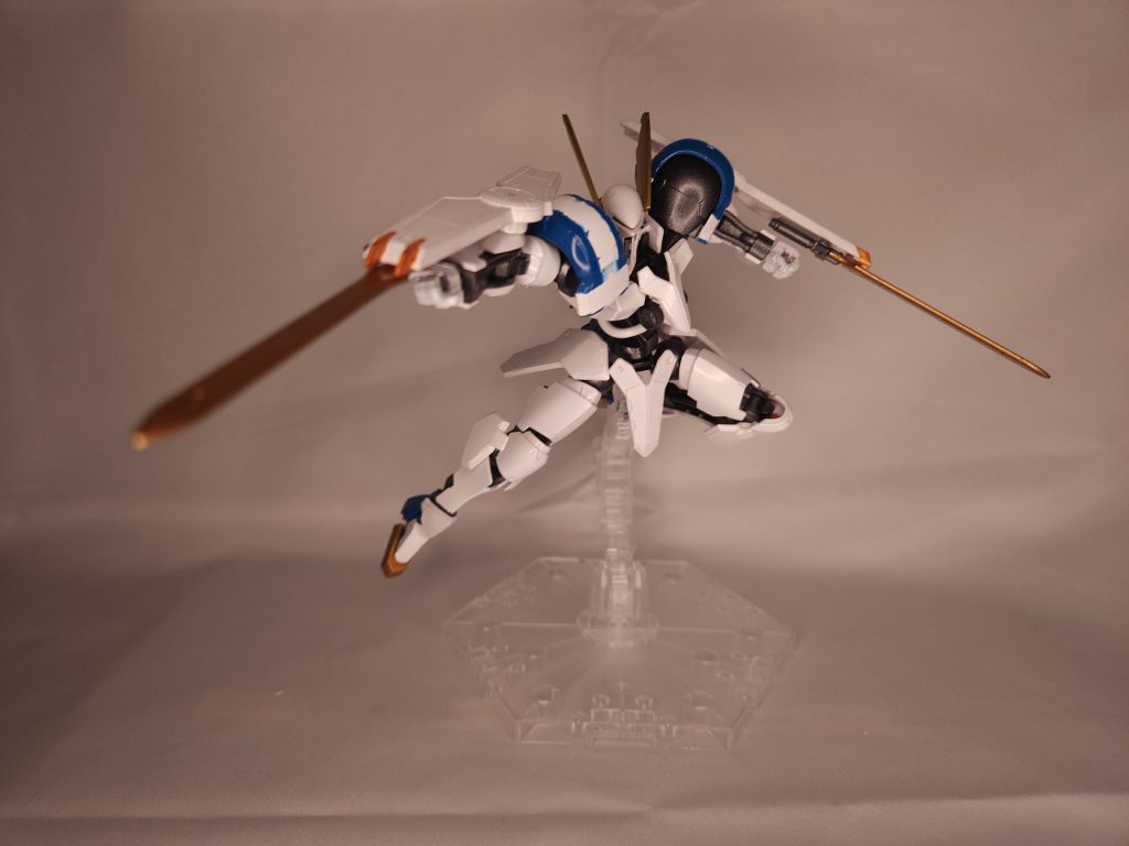 武装のみ違っており、元のグリムゲルデ同様ヴァルキュリアブレードは装備していますがライフルは装備していません。エルフがライフル使うなんてとんでもない、ここは穏便に剣で……